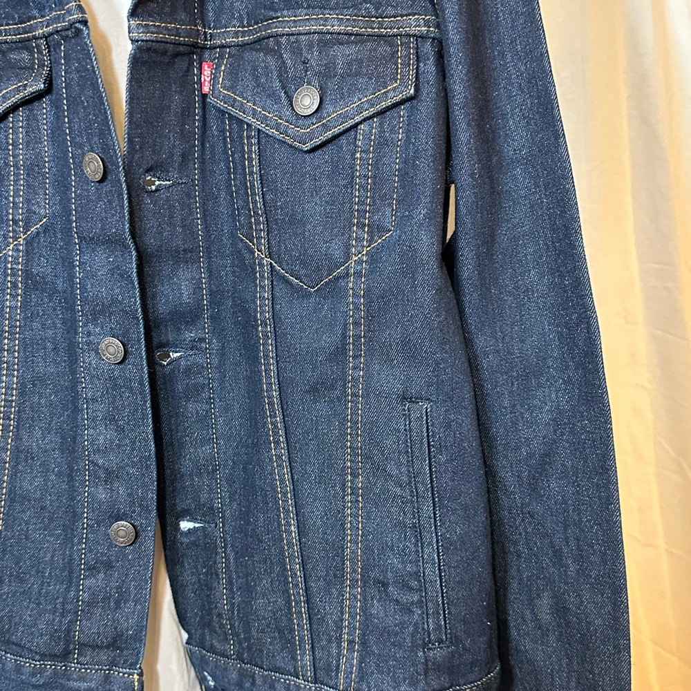 NWT Levi’s Dark Wash Men’s Denim Trucker Jacket Classic Holiday Layering M XL - Picture 5 of 11